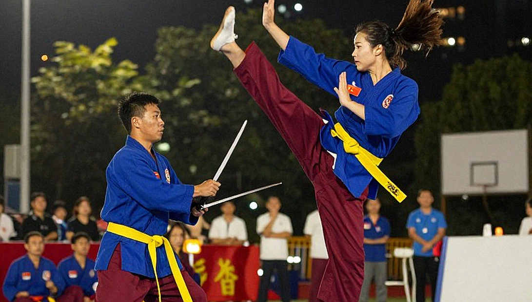 Raoni Barcelos, cáng cứu thương hiệp 5 và món nợ 27 trận đấu