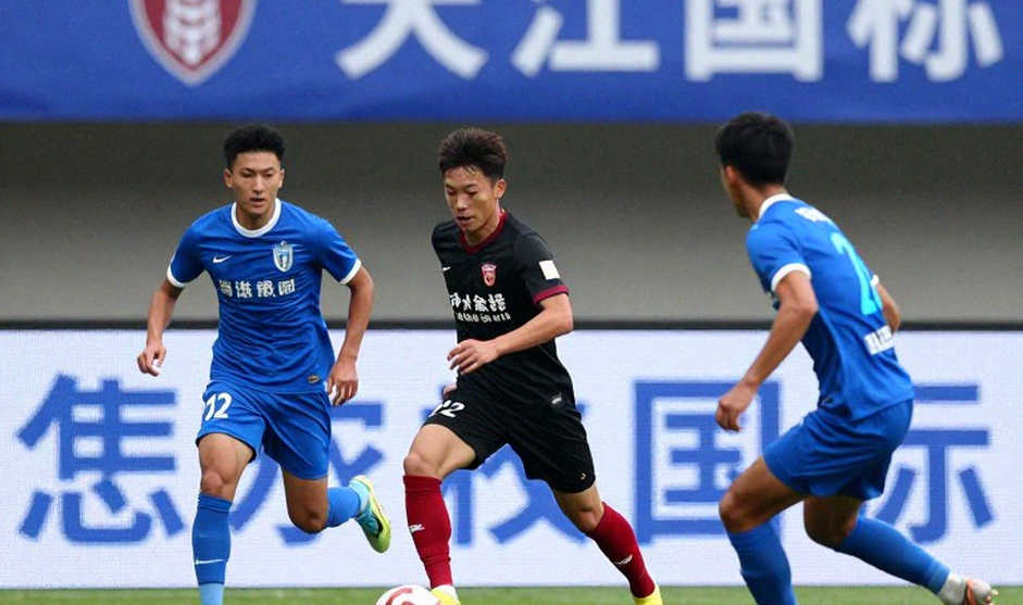 From a 600 Million VND SUV to an Injury-Time Header: Nguyen Xuan Son's Journey and the Real Value Equation of Vietnamese Football From a 600 Million VND SUV to an Injury-Time Header: Nguyen Xuan Son's Journey and the Real Value Equation of Vietnamese Football
