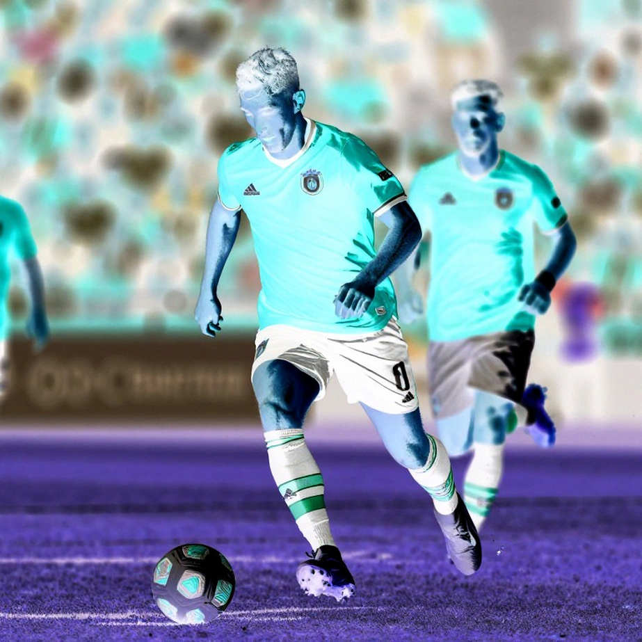 From a 600 Million VND SUV to an Injury-Time Header: Nguyen Xuan Son's Journey and the Real Value Equation of Vietnamese Football From a 600 Million VND SUV to an Injury-Time Header: Nguyen Xuan Son's Journey and the Real Value Equation of Vietnamese Football