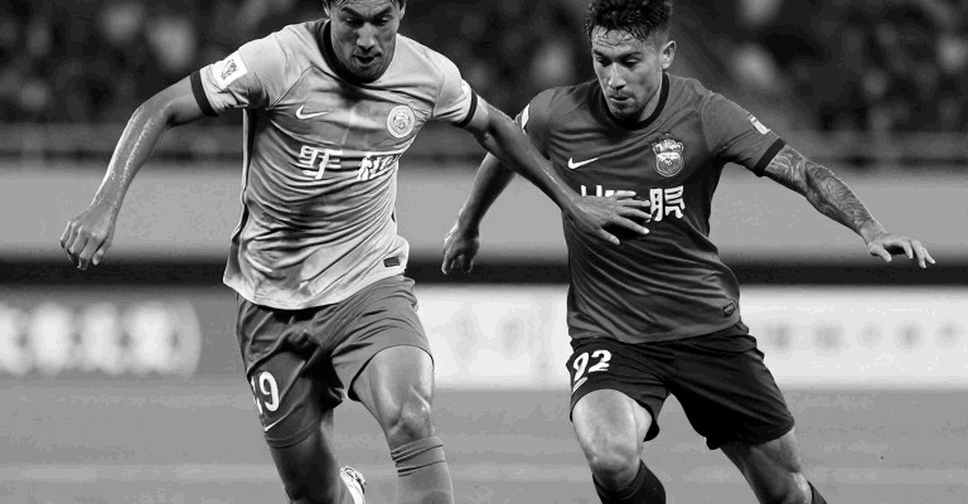 Đêm Sài Gòn 2026: Khi Cỏ Không Biết Có Ai Xem