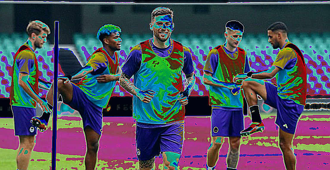 Bàn tay của Bassey, bốn mươi giây im lặng và sự thật nằm ở phút 89 của Manchester United Bàn tay của Bassey, bốn mươi giây im lặng và sự thật nằm ở phút 89 của Manchester United