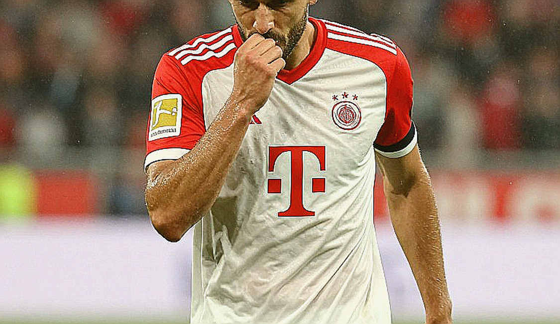 Đoạn clip Guardiola 2026 và khoản tiền bên lề: Mạng xã hội đang đọc sai điều gì về một sự im lặng