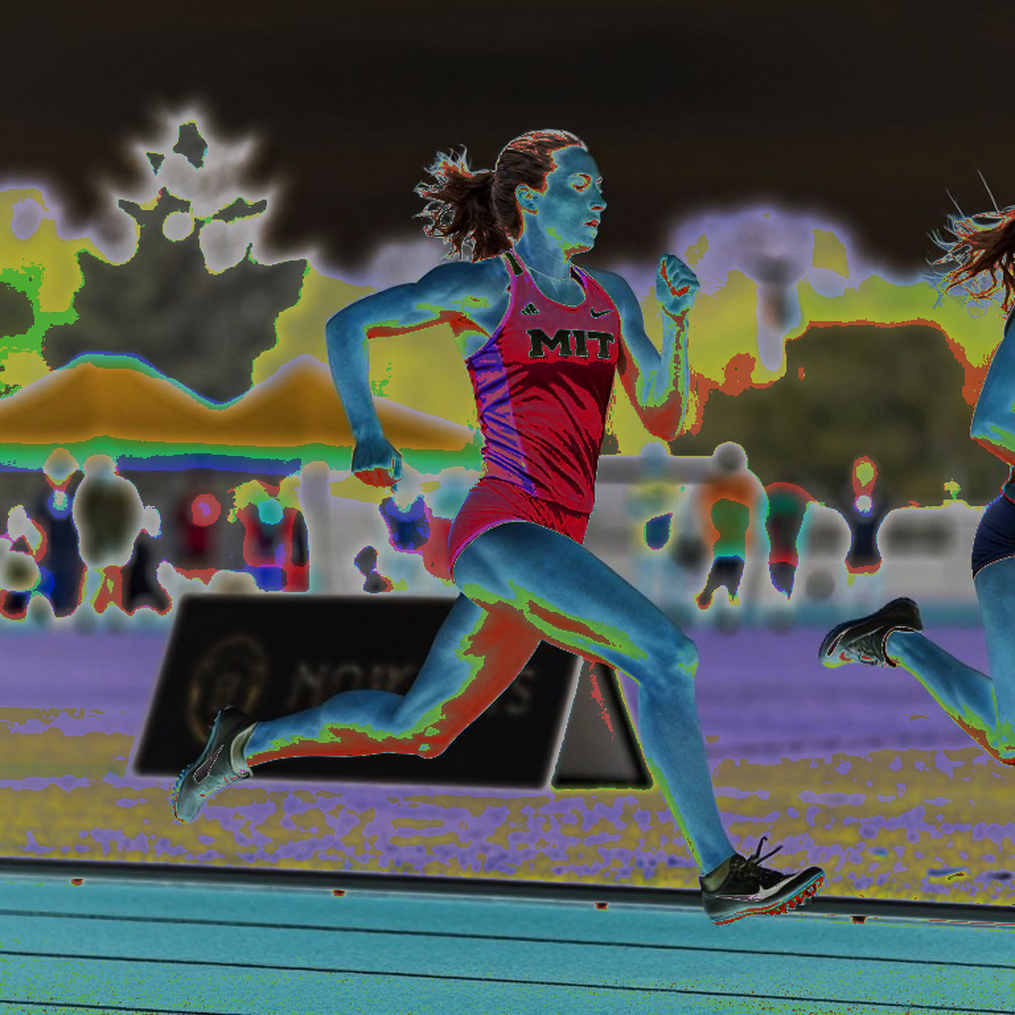 Amy Hunt lập kỷ lục mùa giải với 22.16 giây ở 200m Diamond League, sẵn sàng bước vào 100m với áp lực lớn