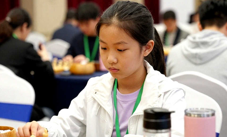 Nepo bóp nghẹt Carlsen rồi hạ Sindarov bằng đồng hồ: GCL 2026 chứng kiến màn trỗi dậy của một kẻ từng bị nghi ngờ