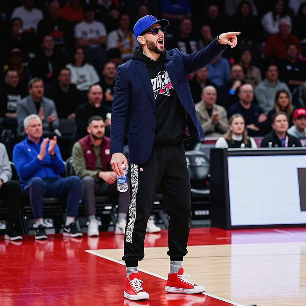Sasha Vezenkov Rejects NBA Offer, Focuses on Olympiacos and Family Sasha Vezenkov Rejects NBA Offer, Focuses on Olympiacos and Family