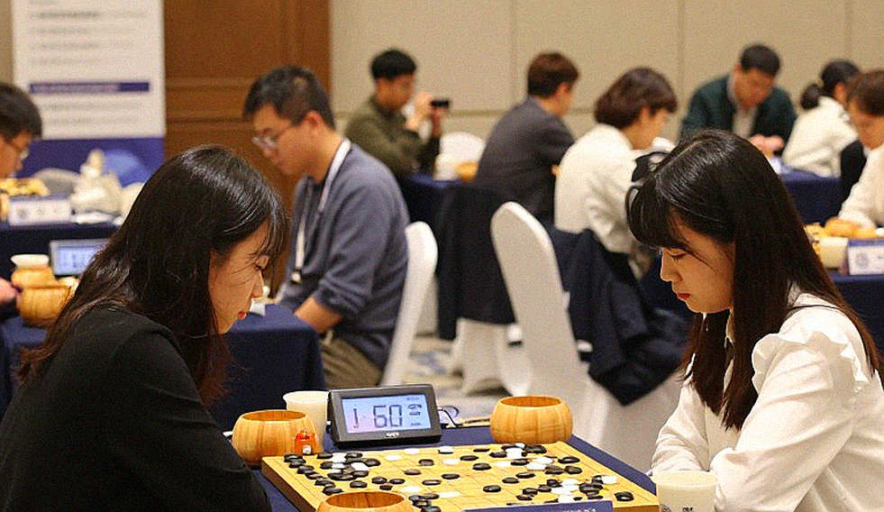 Ván Ý nhánh Modern: 5.e5, hành trình Vua Trắng và cái bẫy chỉ hiệu quả với người chưa chuẩn bị Ván Ý nhánh Modern: 5.e5, hành trình Vua Trắng và cái bẫy chỉ hiệu quả với người chưa chuẩn bị