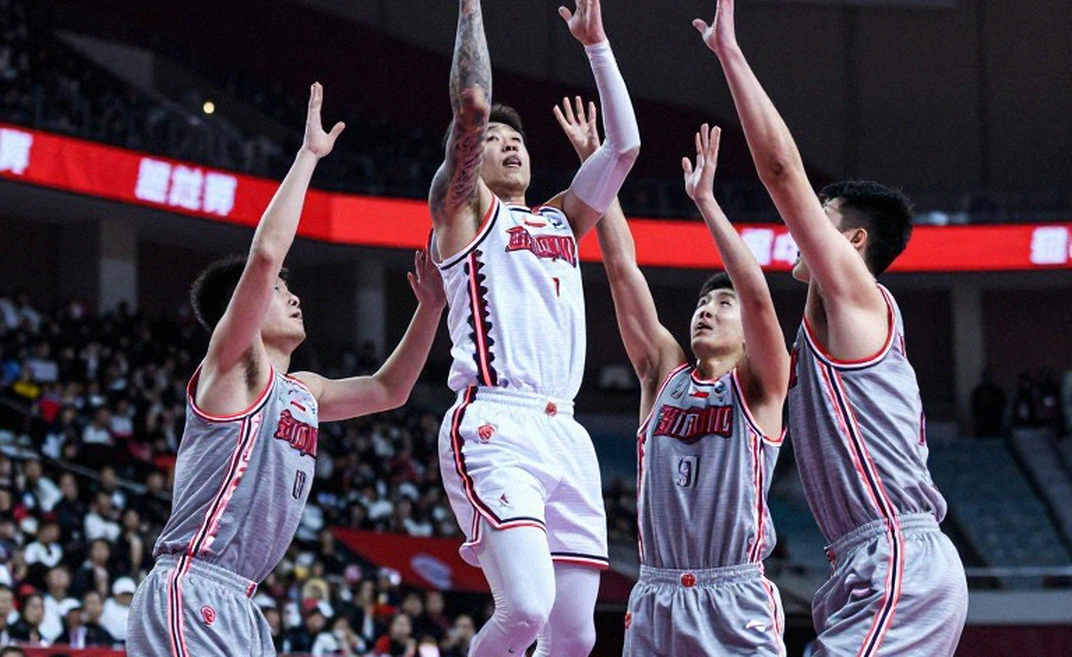 TOFAŞ hạ Bursaspor 94-80: Chiều sâu phân phối bóng thắng cú nổ đơn độc TOFAŞ hạ Bursaspor 94-80: Chiều sâu phân phối bóng thắng cú nổ đơn độc