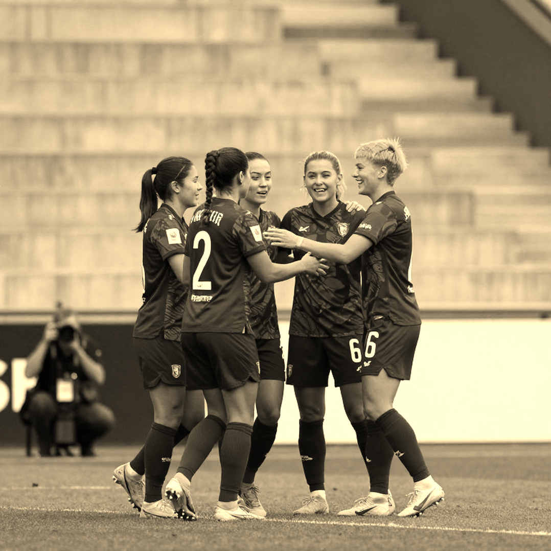 Việt Nam đổi sang 5-3-2 trước Thái Lan: Canh bạc của Kim Sang Sik và những cái bắt tay chưa thành hình Việt Nam đổi sang 5-3-2 trước Thái Lan: Canh bạc của Kim Sang Sik và những cái bắt tay chưa thành hình