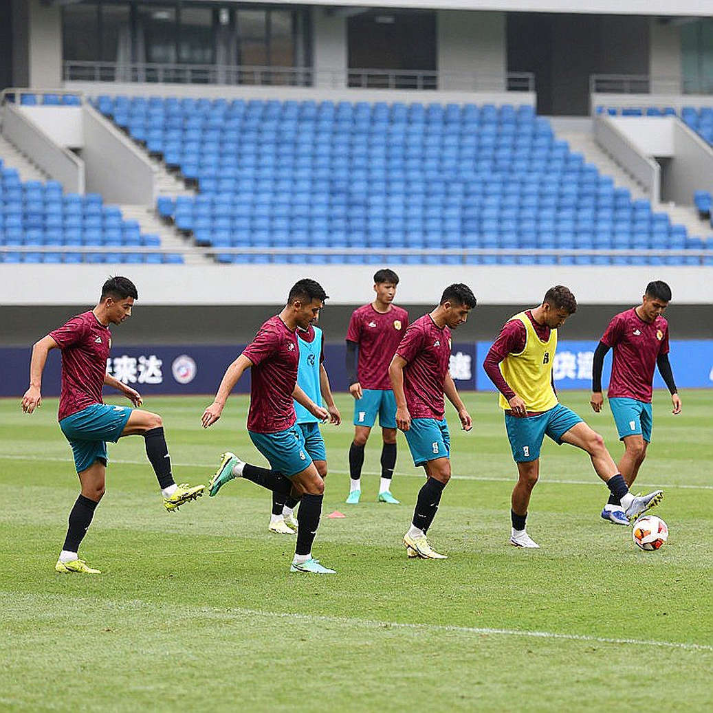 Tuyển nữ Việt Nam giữ Trung Quốc 0-0 hết hiệp một: lớp trầm tích nằm dưới tỷ số