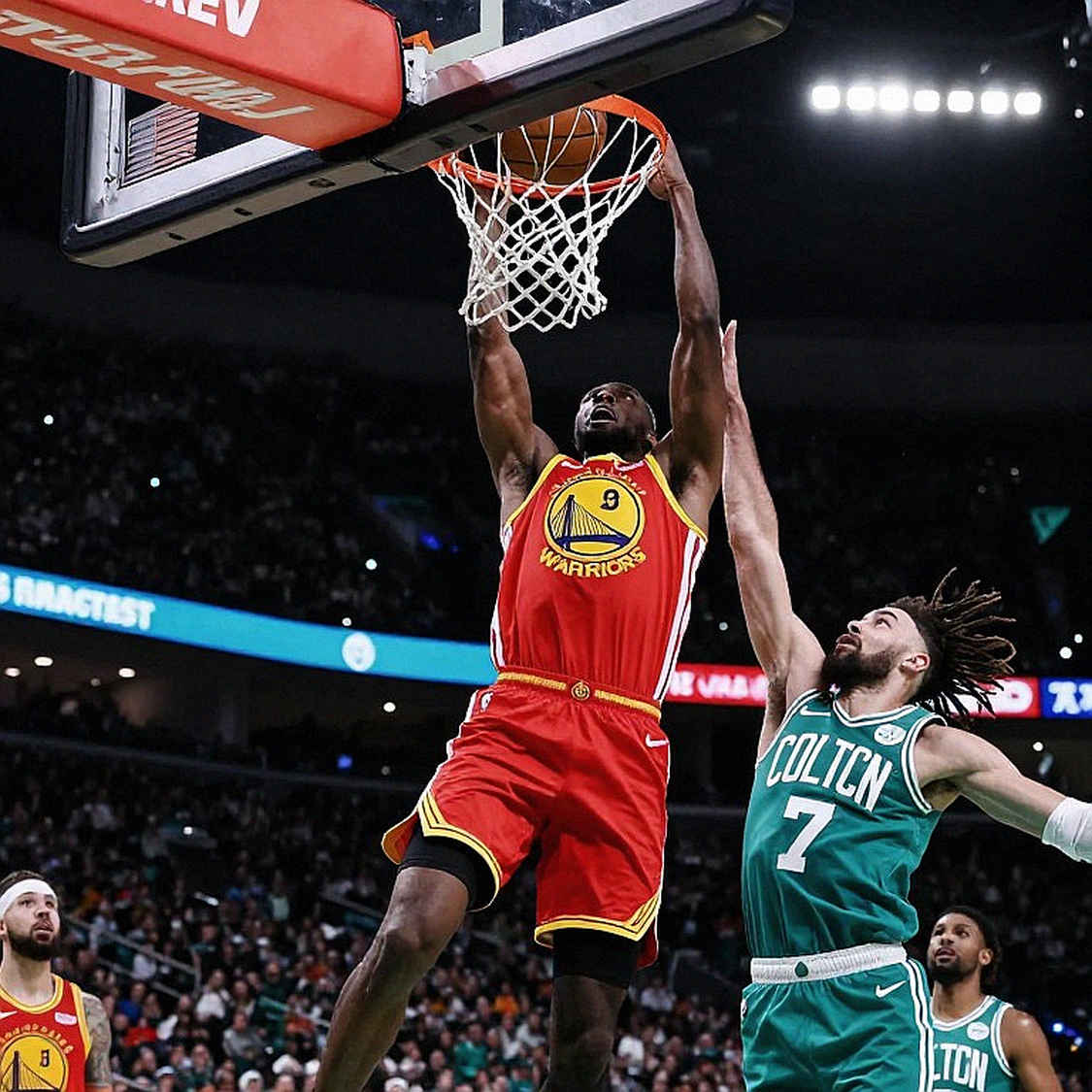 LeBron James về Philadelphia, Stephen Curry giảm 10 triệu đô: mùa hè NBA viết bằng những khoản tiền lệch chuẩn