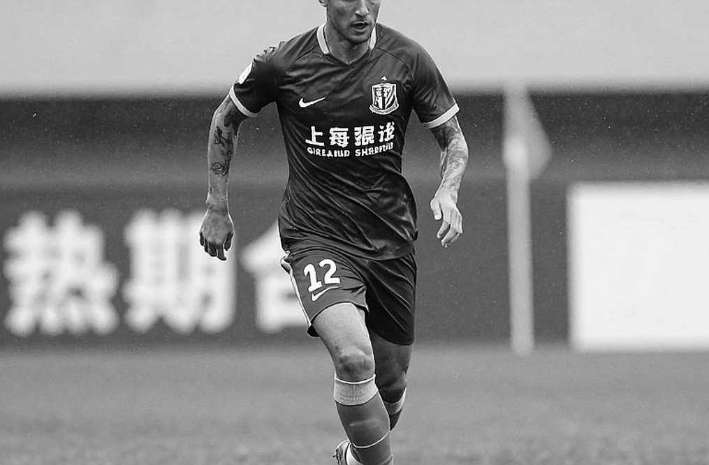 Hà Nội FC 2-1 Công an Hà Nội: Bốn phút, một cánh trái, và cái giá của việc dâng cao