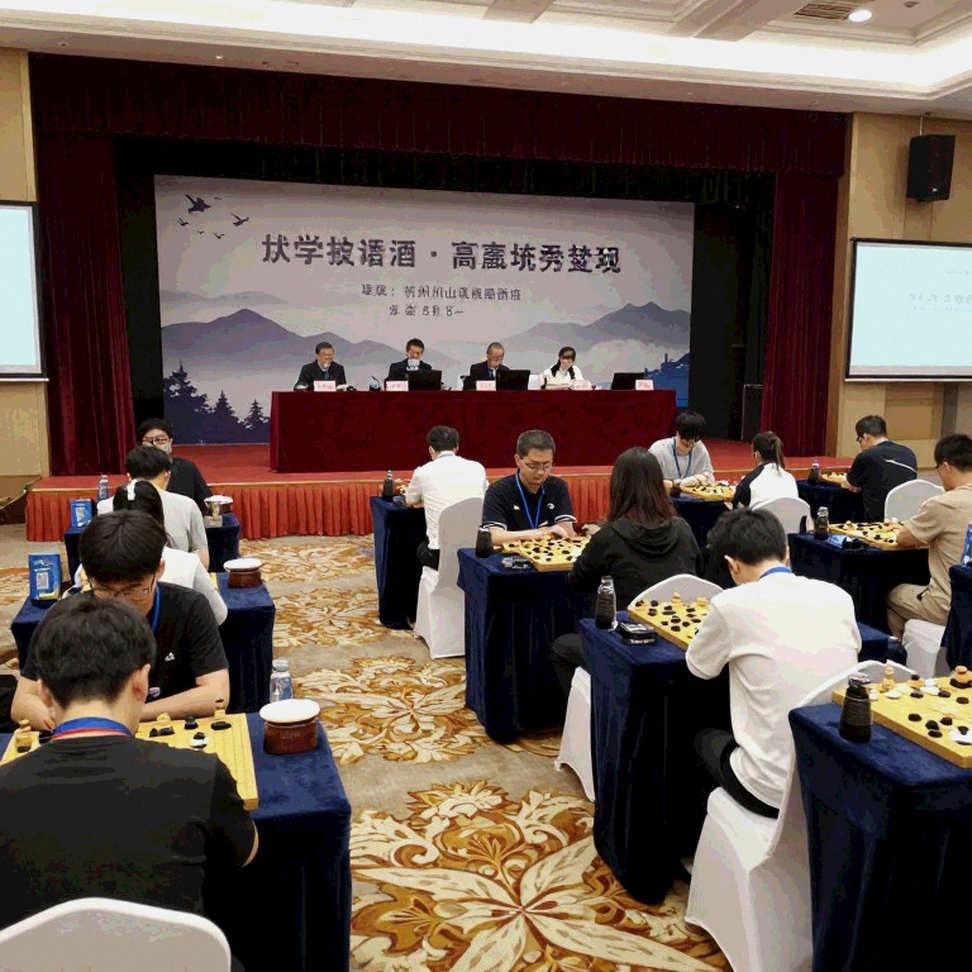 ChessBase Magazine số 225: Tiêu đề gọi Bent Larsen, nhưng Prague 2026 mới là sân khấu thật