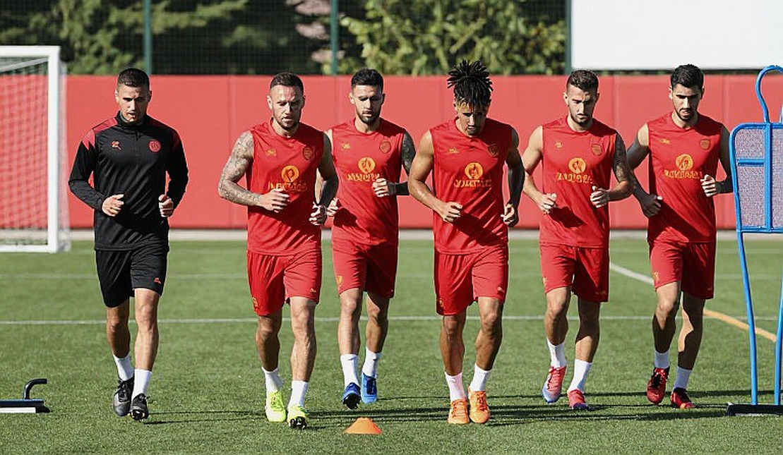 Reis dành vai trò tự do cho Muhammed Salah trước derby Galatasaray: Canh bạc chiến thuật của Trabzonspor Reis dành vai trò tự do cho Muhammed Salah trước derby Galatasaray: Canh bạc chiến thuật của Trabzonspor