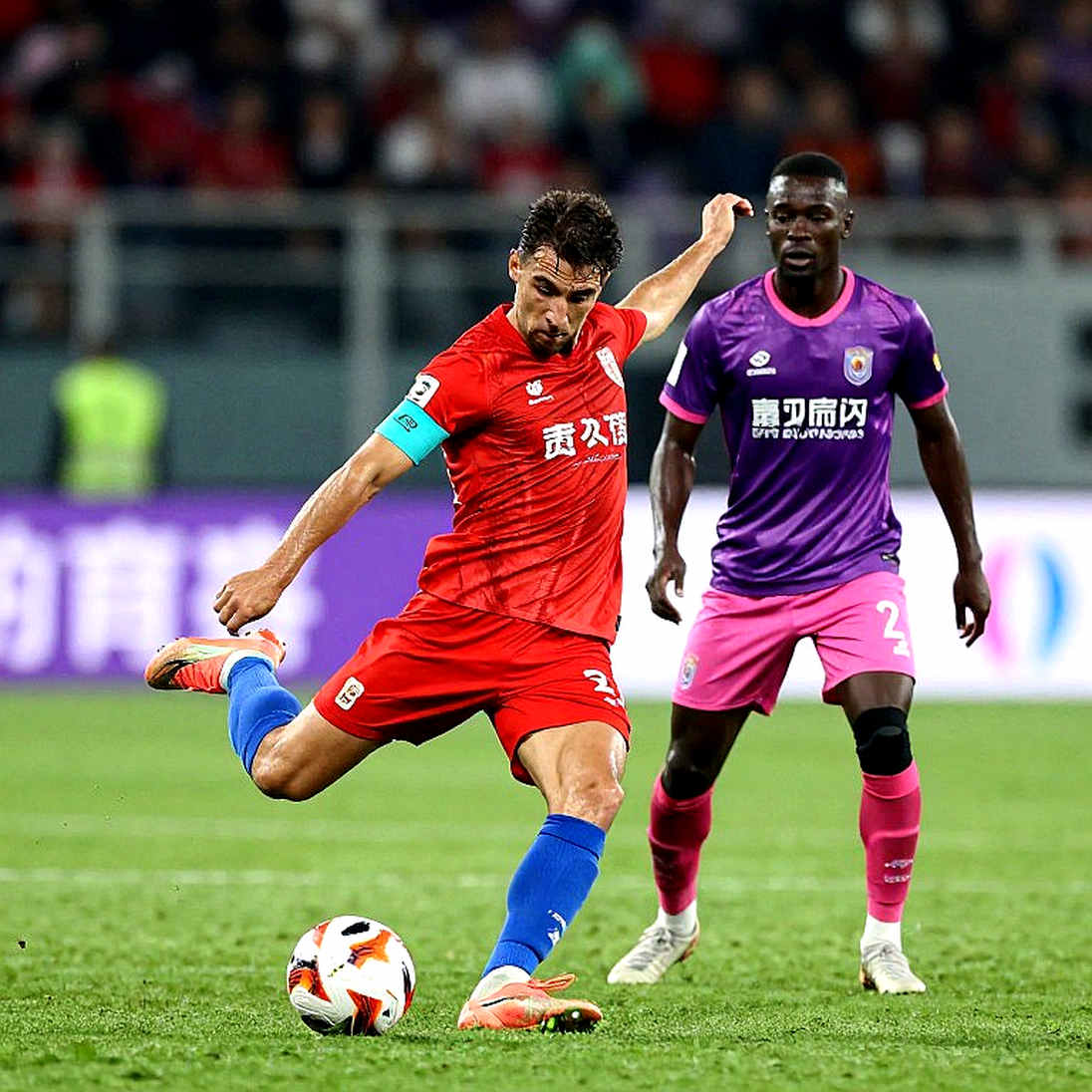 Chiếc vương miện ASEAN và cái bóng của gã khổng lồ ngủ quên mang tên V.League Chiếc vương miện ASEAN và cái bóng của gã khổng lồ ngủ quên mang tên V.League
