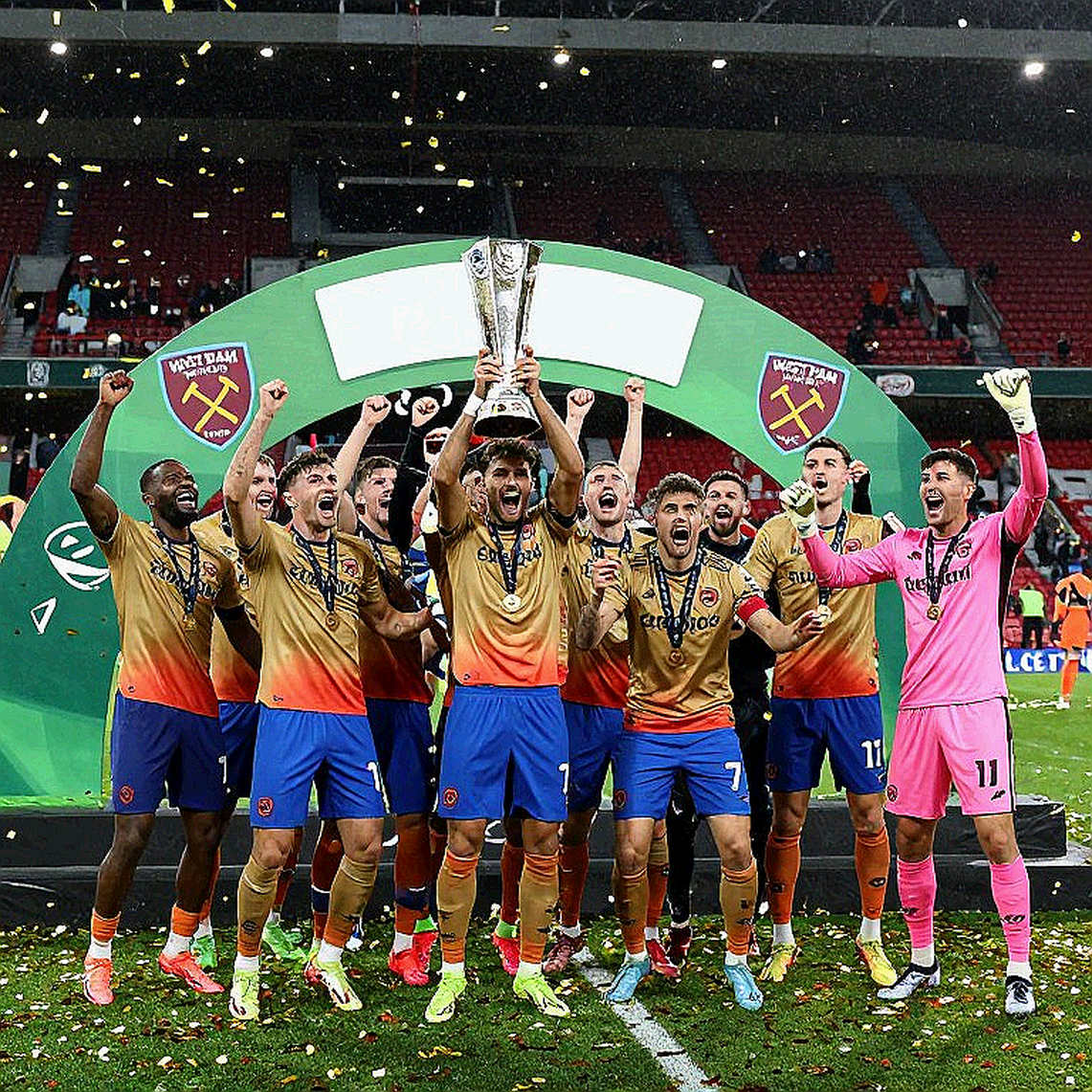 Hồ sơ trống ở V.League: Khi sự im lặng là tín hiệu chuyển nhượng chính xác nhất Hồ sơ trống ở V.League: Khi sự im lặng là tín hiệu chuyển nhượng chính xác nhất