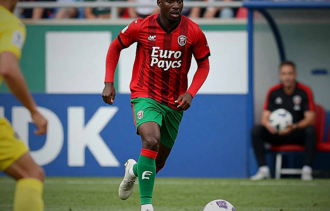 Burkina Faso hạ cánh 5 giờ trước giờ bóng lăn: Vì sao trận thua 0-7 trước Argentina là câu chuyện hậu cần, không phải chiến thuật