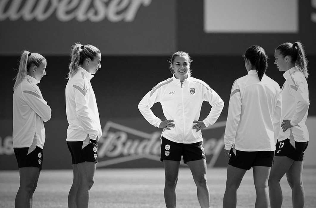 Hai nhịp tim của bóng đá Việt Nam: ánh đèn đội tuyển và khoảng vắng V.League Hai nhịp tim của bóng đá Việt Nam: ánh đèn đội tuyển và khoảng vắng V.League